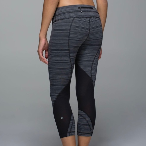 Lululemon‎ Run: Inspire Crop II Leggings (Mesh), Cyber Stripe Deep Coal Black - Picture 2 of 8